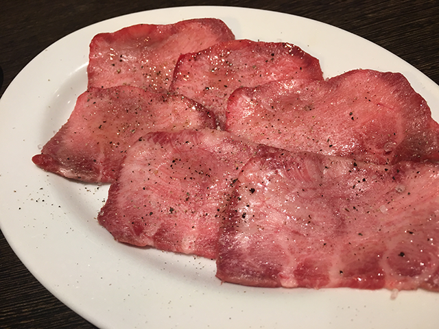 焼肉といえばお決まりのタン。