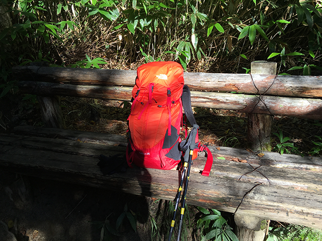 登山には重要だと思った、ザックとポール。しっかりとした準備が大事です。