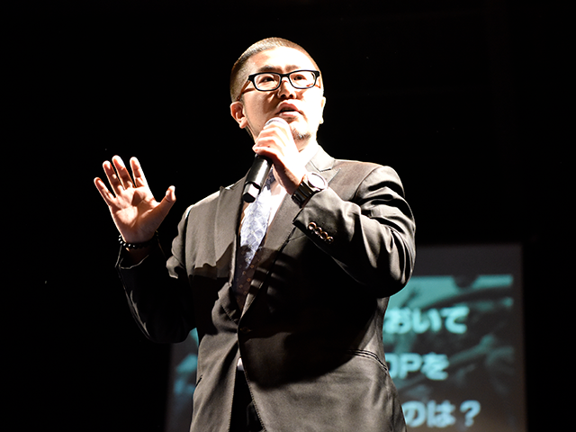 ヒップホップとは声なき者たちの抵抗の手段！そして現代の日本人において一番ヒップホップを必要しているのは社会人のみなさまなのではないかと！熱く語る審査員の三浦さん！