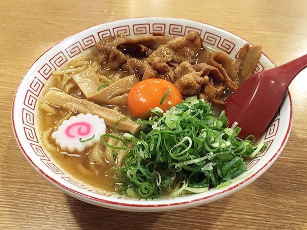 社長さんが頼んだラーメンの赤い調味料無しのバージョン。うん、これも美味しいです！個人的にはこれが一番かも。