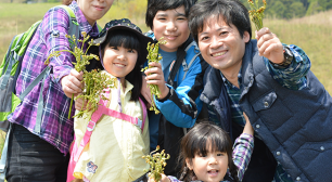 ぽかぽかの東伊豆で春を探そう！ 2019年4月13日(土)～5月6日(月／祝) 稲取細野高原「春の山菜狩りイベント」開催サムネイル